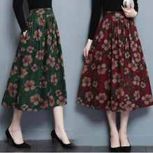Load image into Gallery viewer, Estylo-Woolen Floral Skirt